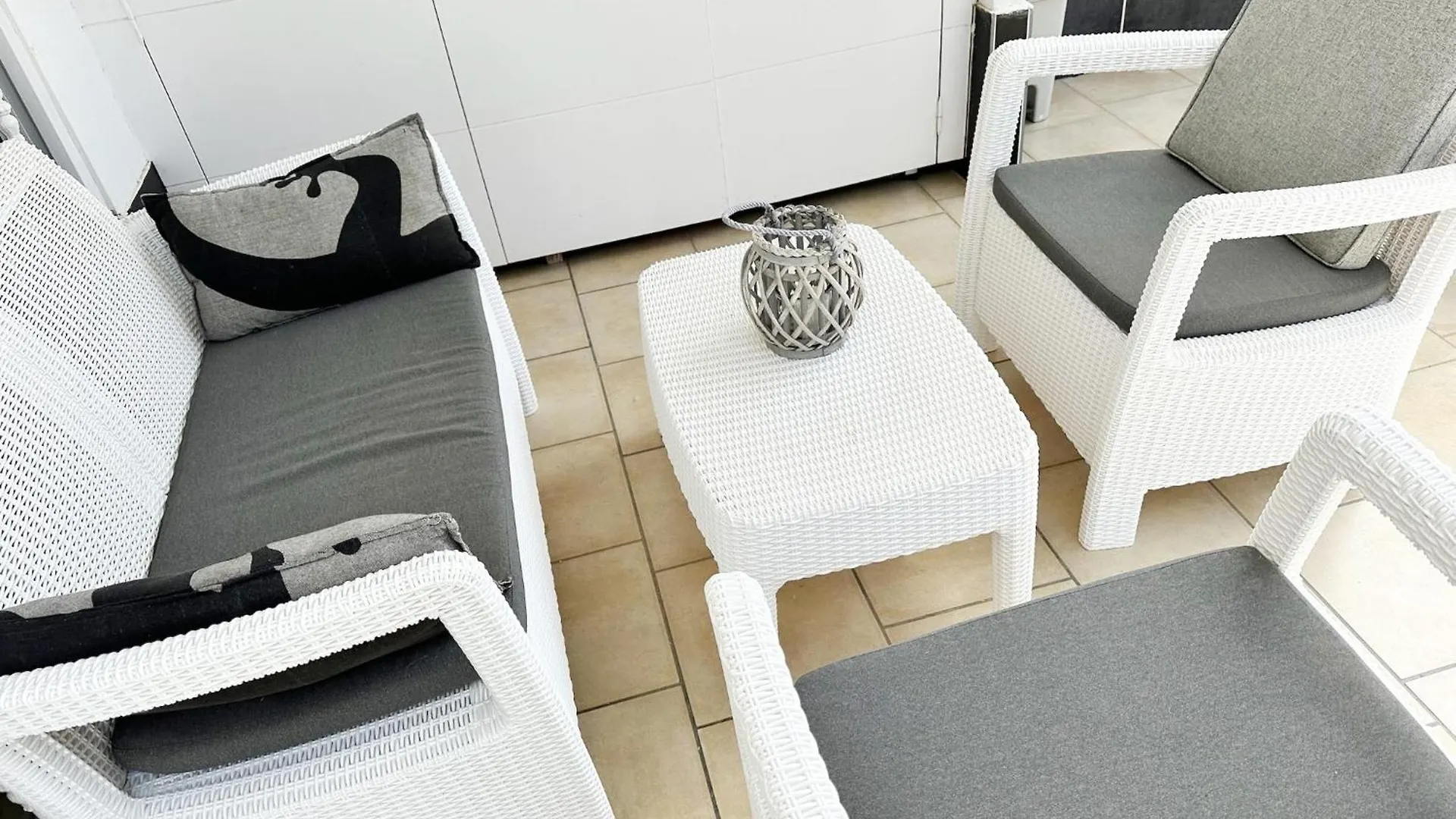 Relaxing Ocean View, Spacious Art Apartment With Large Terrace, Near Best Costa Adeje Beaches